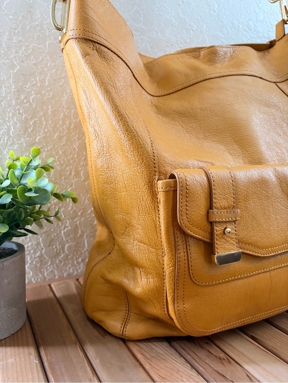 Banana Republic Yellow Pebbled Leather Hobo Shoulder Bag EUC - Picture 4 of 15